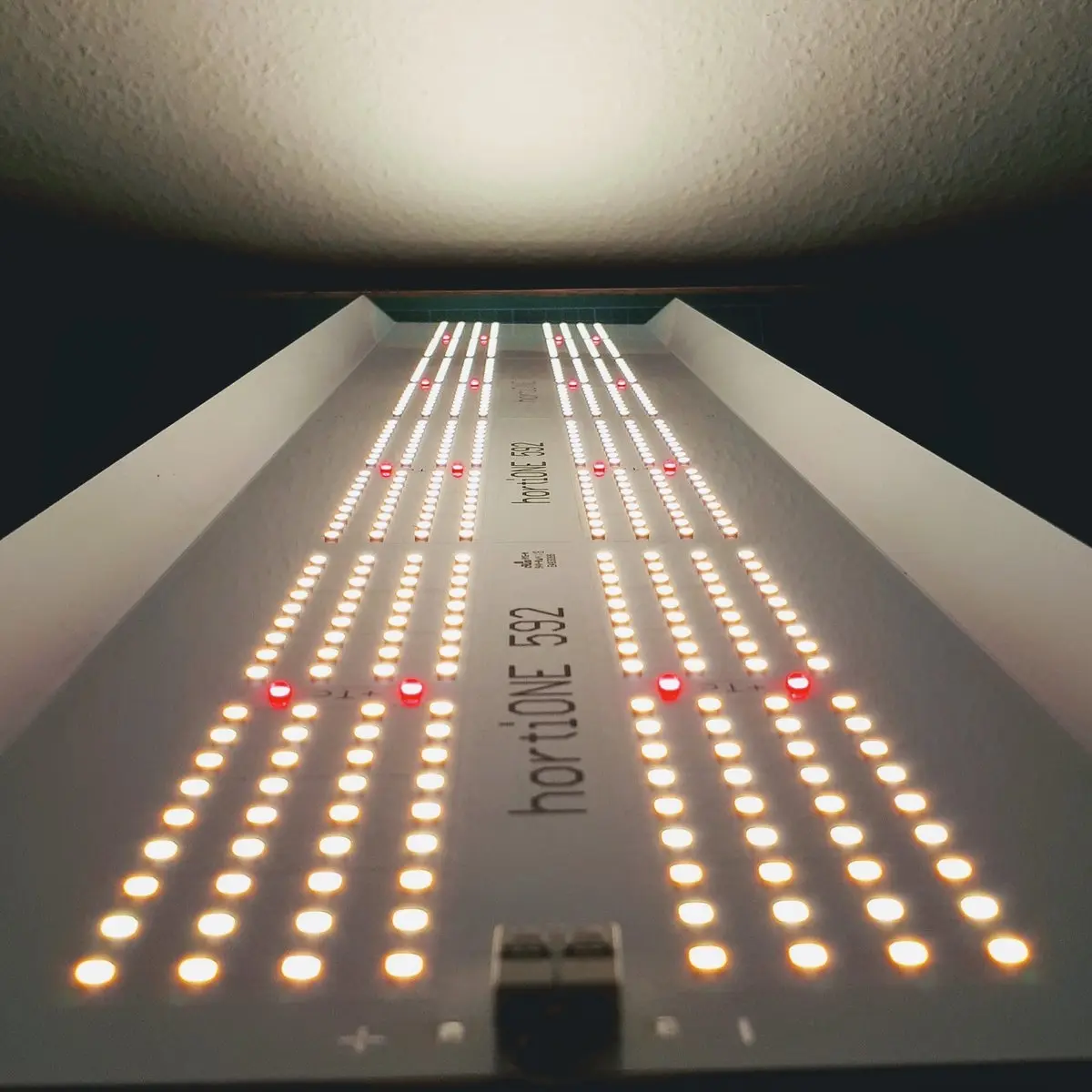 hortiONE 592 LED Pflanzenlampe 190W