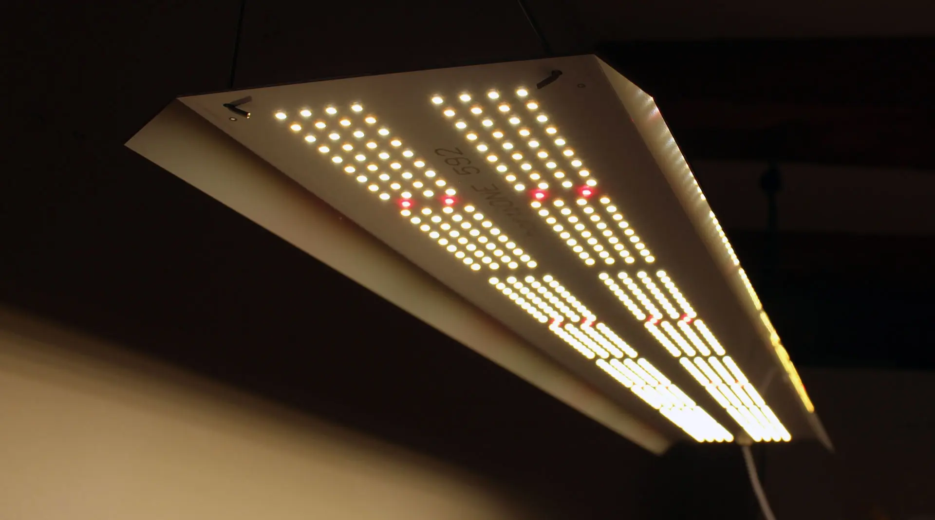 hortiONE 592 LED Pflanzenlampe 190W Details 5